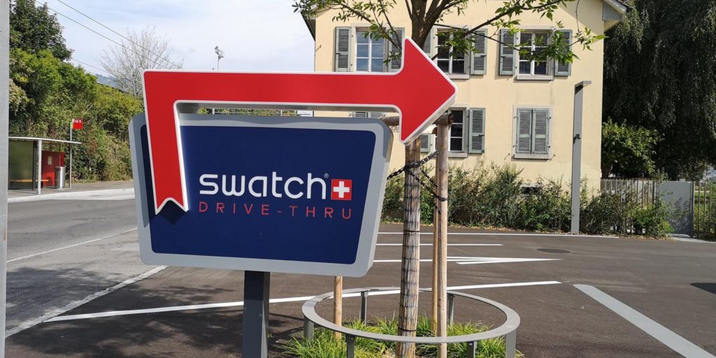 Hinweisschild zum Swatch Shop